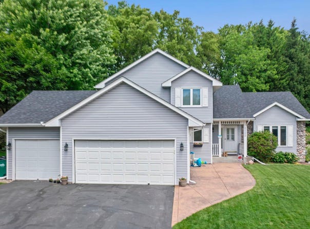 1132 Falls Circle, Chaska, MN 55318