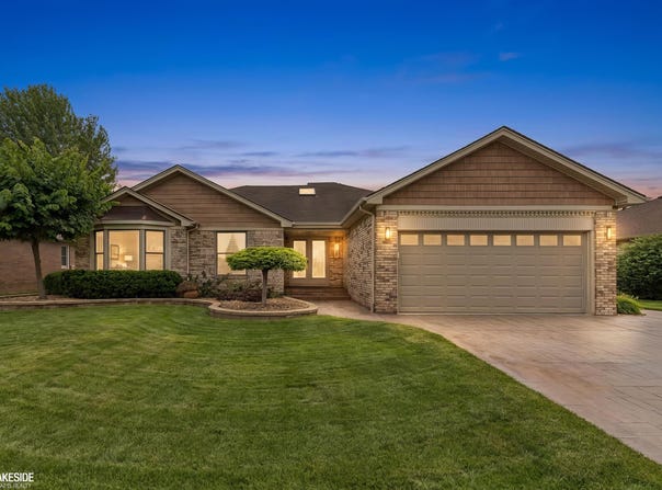 15444 Windsong Drive, Macomb, MI 48044