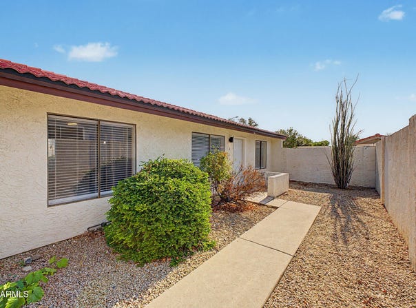 2824 E WALTANN Lane, Phoenix, AZ 85032