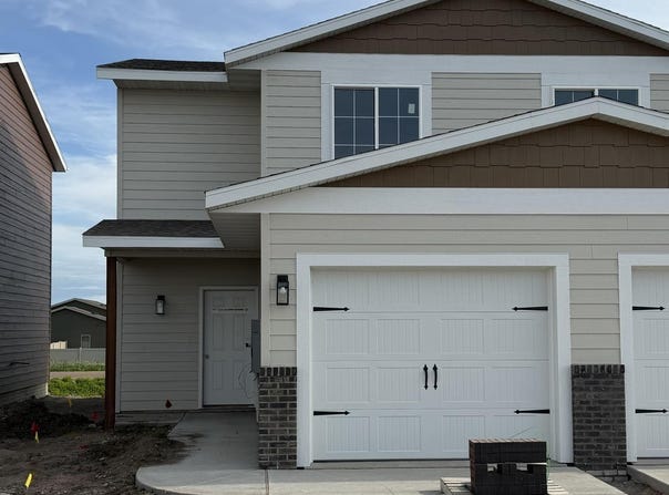 9508 W Tunis Dr, Sioux Falls, SD 57106