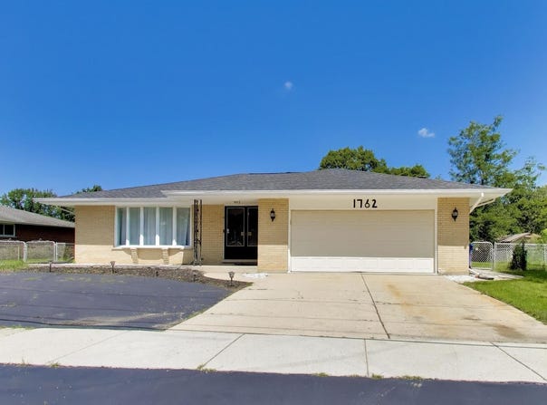 1762 E Camp Mcdonald Road, Mount Prospect, IL 60056