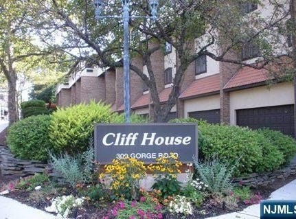 300 Gorge Road, Cliffside Park, NJ 07010