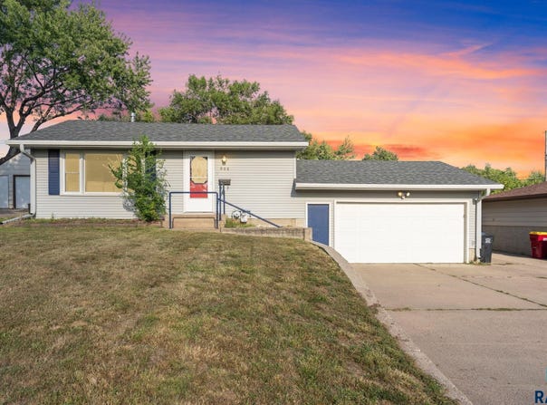 908 S Conklin Ave, Sioux Falls, SD 57103
