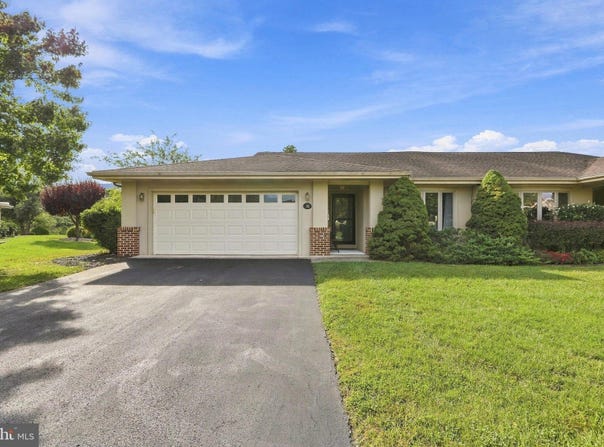 70 ARROWHEAD RDG, HEDGESVILLE, WV 25427