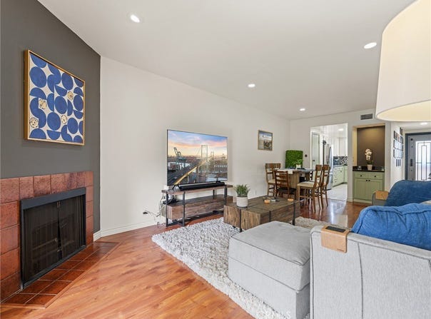 2001 E 21st St, Signal Hill, CA 90755