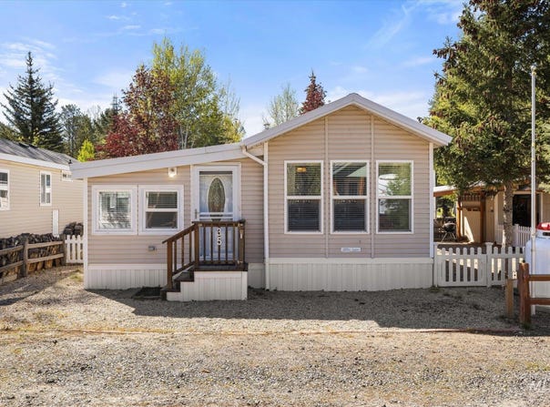 33/35 A Street, Cascade, ID 83611