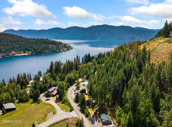 246 Midas Dr, Sagle, ID 83860