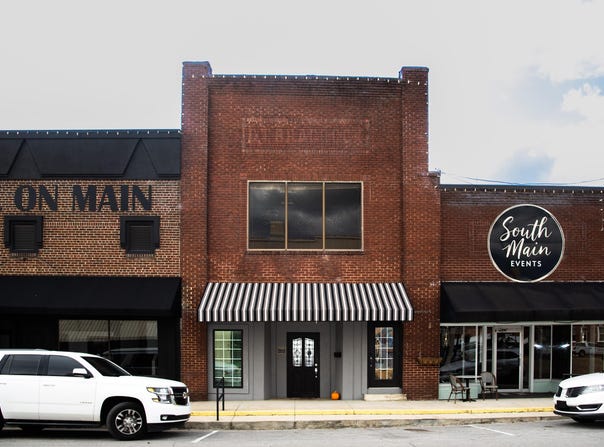 104 S Main St, Ripley, MS 38663