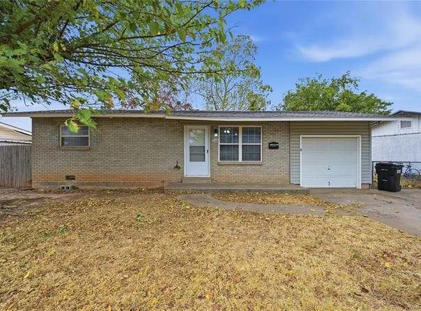 2117 Queensbury Road, Moore, OK 73160