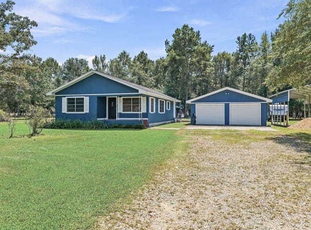 696 County Road 719, Buna, TX 77512