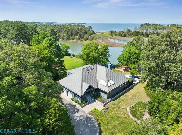 70 Finns Point Ln, Hampton, VA 23669