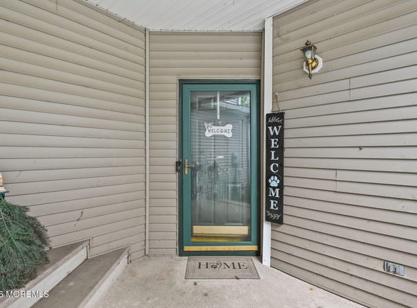 12 Cypress Court, Clinton, NJ 08809