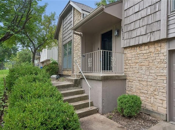 10312 HASKINS Street, Lenexa, KS 66215