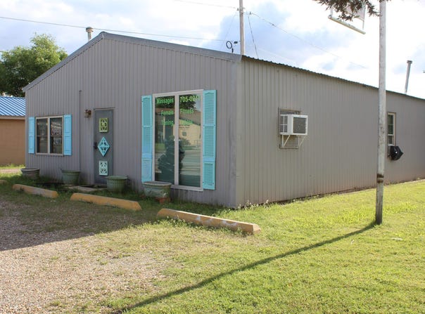 715 N Main St, Vici, OK 73859