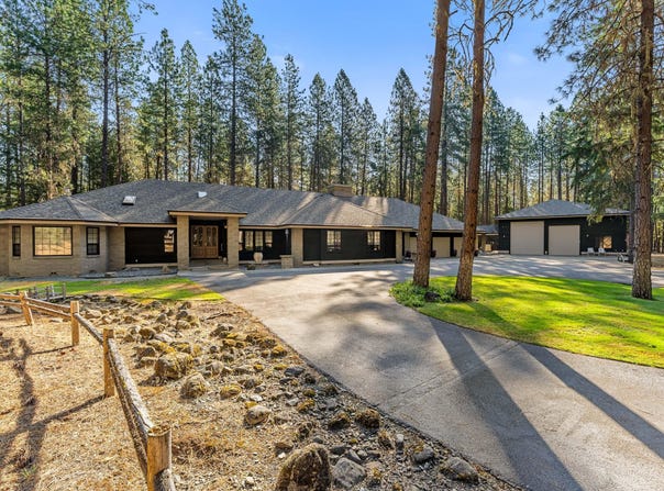 200 Brookstone Hills Drive, Grants Pass, OR 97526