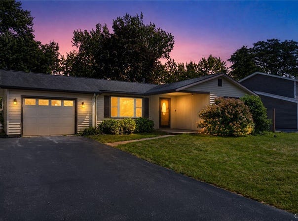 7886 Walnut Place, Liverpool, NY 13090