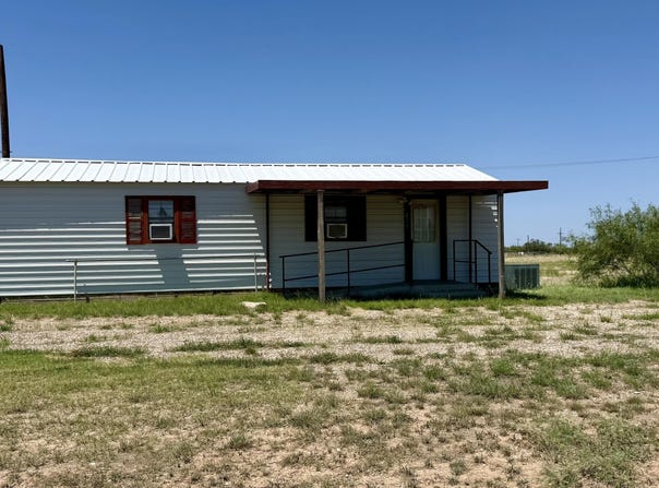 820 NORTH AVE S N Avenue, Post, TX 79356