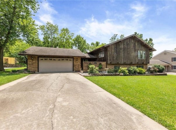 21 W Edwards Street, Iola, KS 66749