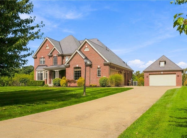 107 Hibernia Dr, Lancaster Twp, PA 16037