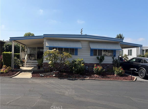 840 E Foothill, Azusa, CA 91702