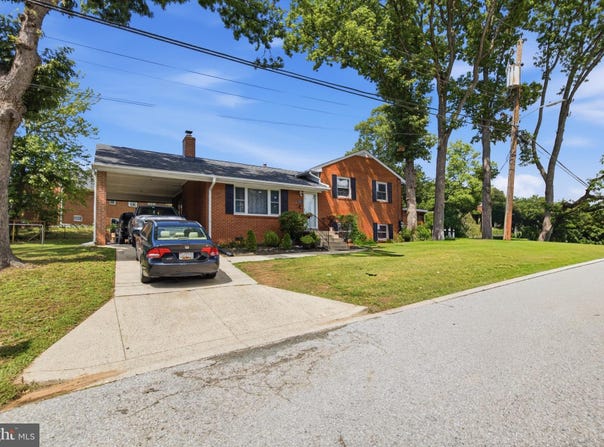 8802 STERLING, HYATTSVILLE, MD 20785