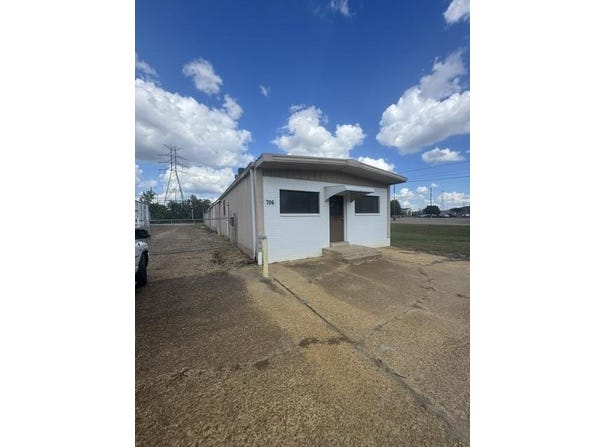 708 Crossover Road, Tupelo, MS 38801