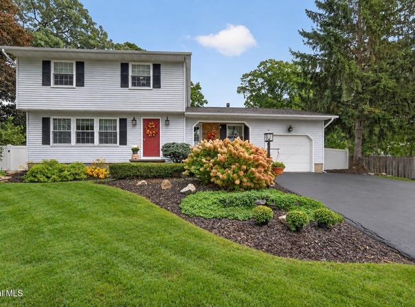 5 Tanner Hollow Drive, Albany, NY 12205