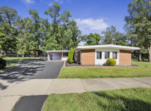 52 Blackhawk Drive, Park Forest, IL 60466