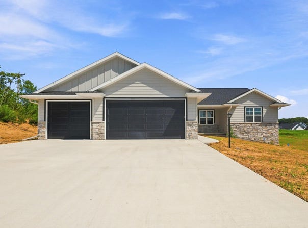 587 EMERALD ISLE Court, WRIGHTSTOWN, WI 54180