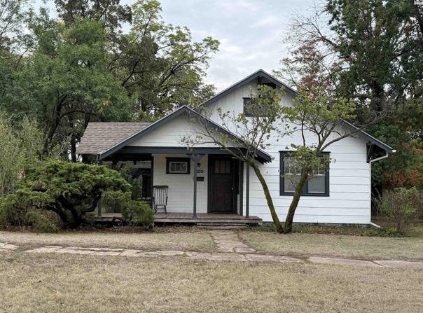 320 E lyon, Lyons, KS 67554