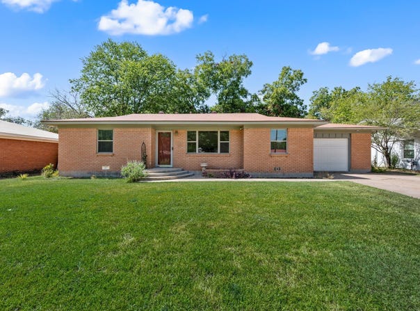 1134 Usher Street, Benbrook, TX 76126