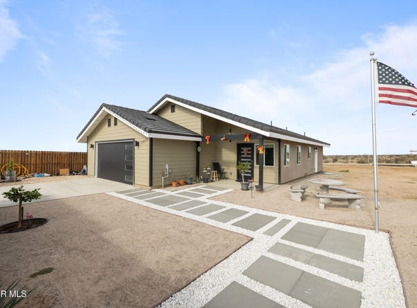 13857 E G 2, Lancaster, CA 93535