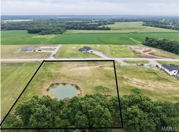 7 Lone Cedar, New London, MO 63459