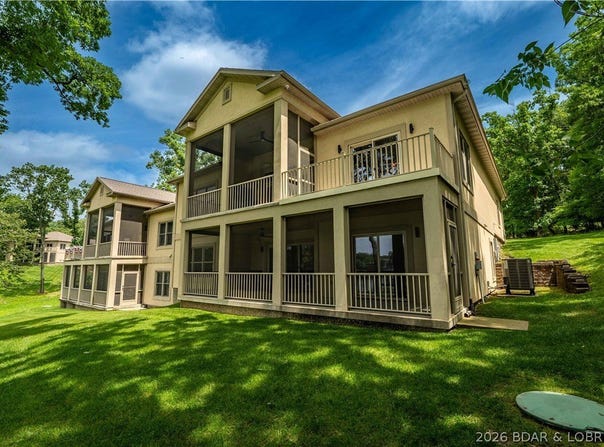 768 Resplander Way, Sunrise Beach, MO 65079
