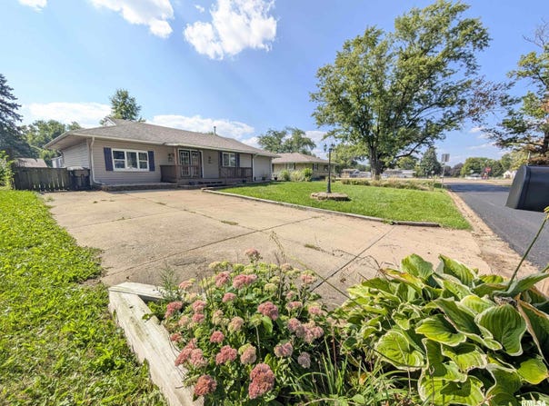 104 MEADOWVIEW Lane, Washington, IL 61571