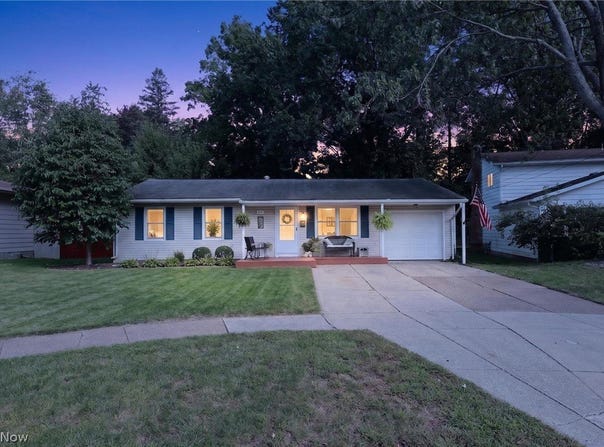 166 Pinewood Drive, Elyria, OH 44035