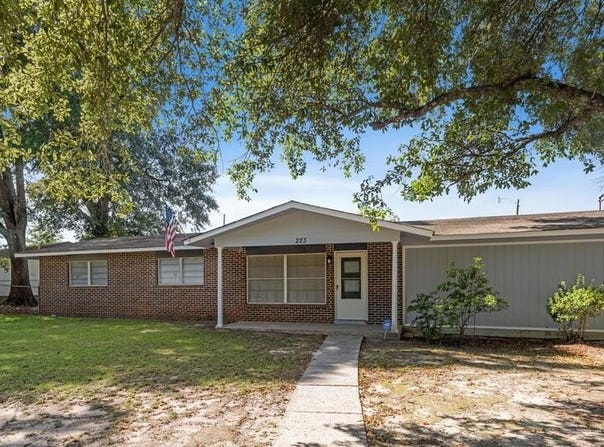 223 Plaza Drive, Daleville, AL 36322