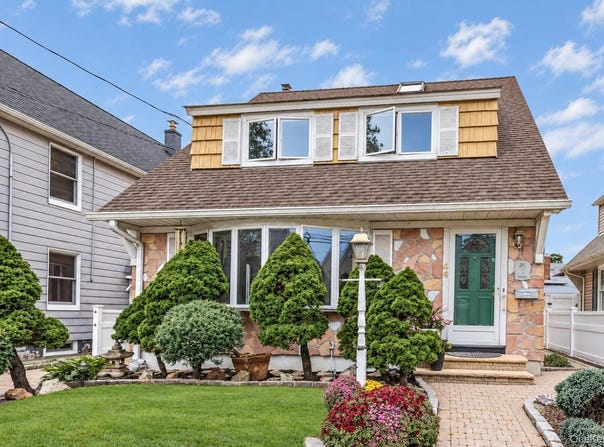 44 Capitol Avenue, Williston Park, NY 11596