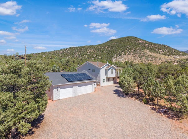 425 E Mule Deer Rd, Central, UT 84722