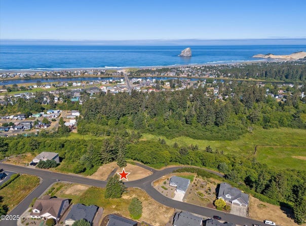 13 Reddekopp Road, Pacific City, OR 97135