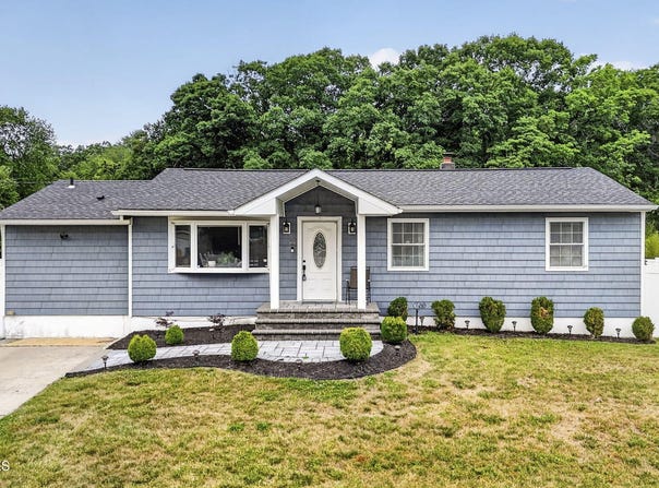 40 Woodside Drive, Howell, NJ 07731