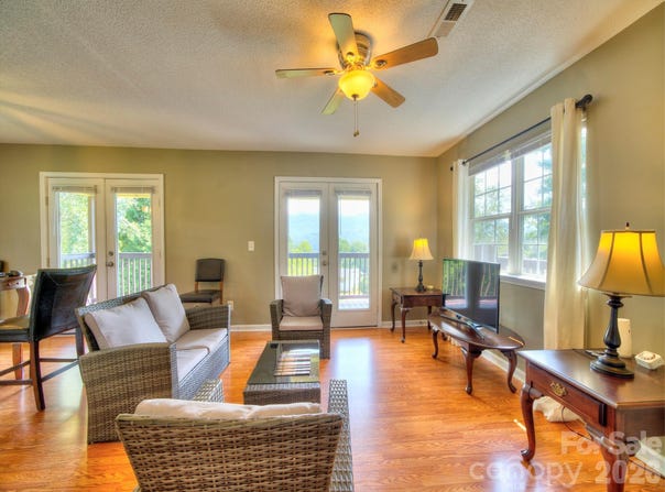 38 Country Lane, Franklin, NC 28734