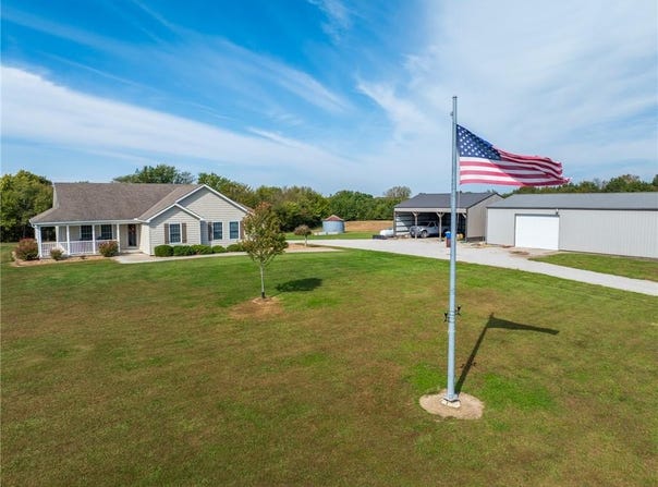 31659 180th Street, Kidder, MO 64649