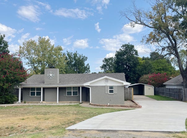 615 E Fairview Street, Blossom, TX 75416