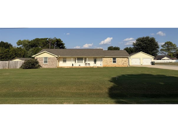660 Blake Dr, Tuscumbia, AL 35674
