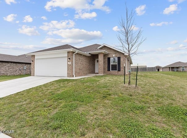 333 E Greystone Square, Webb City, MO 64870