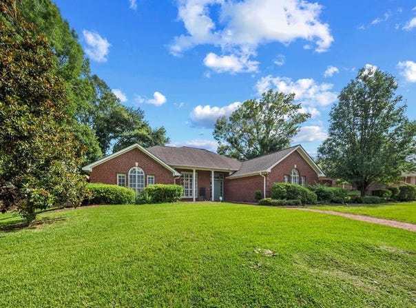 624 Oakview Drive, Nacogdoches, TX 75965
