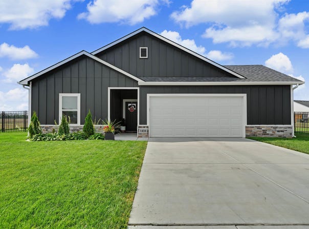 1416 Curtiss Dr, McPherson, KS 67460