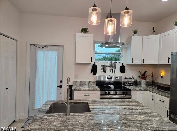 23041 Roundtree Avenue, Alva, FL 33920