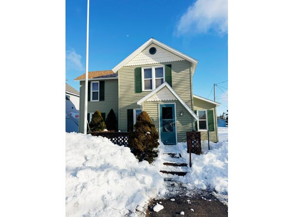 111 E Sinclair St, Mackinaw City, MI 49701